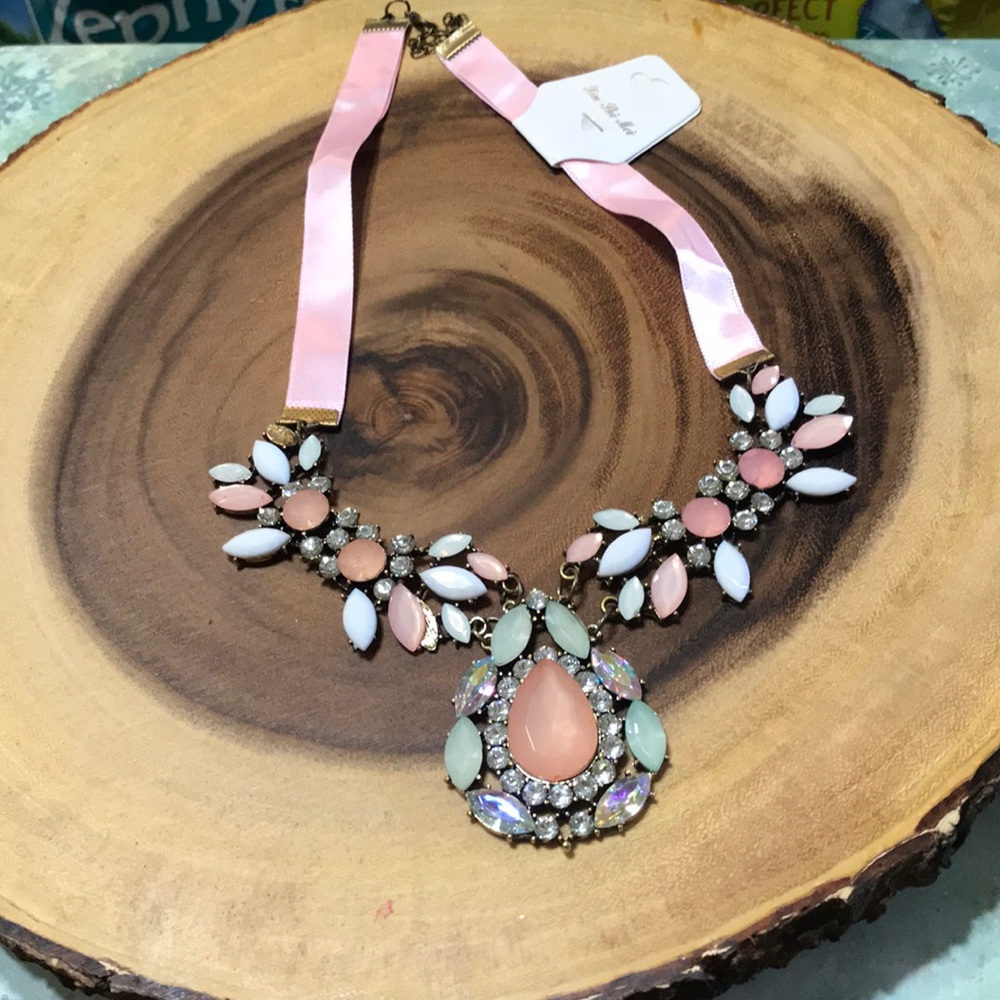 Pink Chunky crystal Choker 💕